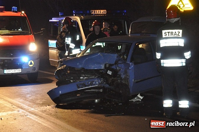Zdjęcie w galerii na portalu naszraciborz.pl: Czołowe zderzenie na ulicy Brzeskiej wiadomości z regionu