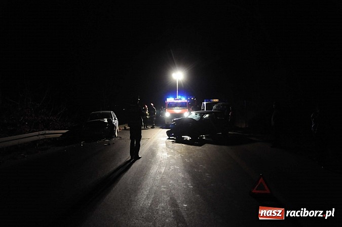 Zdjęcie w galerii na portalu naszraciborz.pl: Czołowe zderzenie na ulicy Brzeskiej wiadomości z regionu