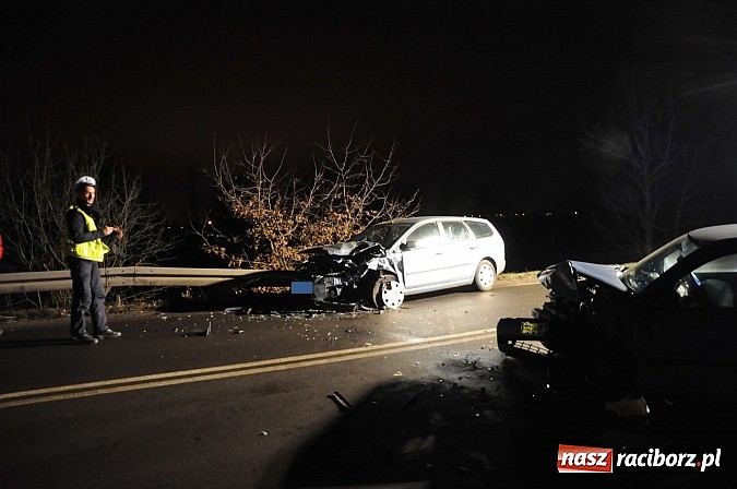 Zdjęcie w galerii na portalu naszraciborz.pl: Czołowe zderzenie na ulicy Brzeskiej wiadomości z regionu