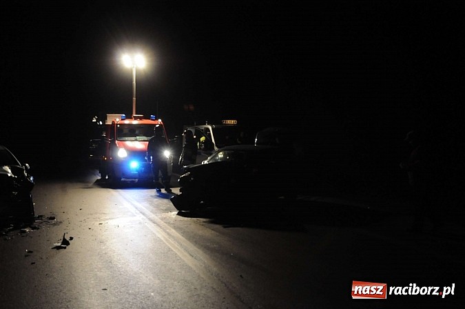 Zdjęcie w galerii na portalu naszraciborz.pl: Czołowe zderzenie na ulicy Brzeskiej wiadomości z regionu