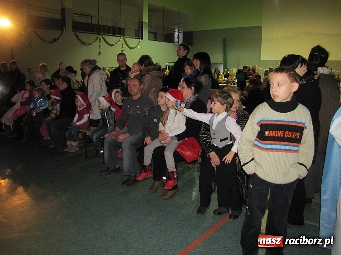 Zdjęcie w galerii na portalu naszraciborz.pl: Kiermasz bożonarodzeniowy w Nędzy wiadomości z regionu