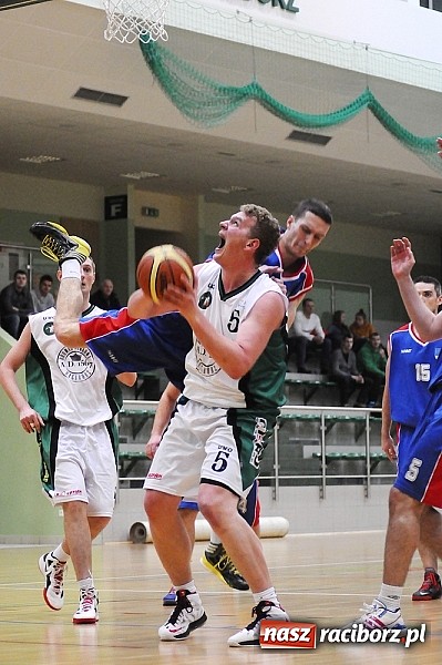 Zdjęcie w galerii na portalu naszraciborz.pl: Koszykówka. Porażka na własne życzenie wiadomości z regionu