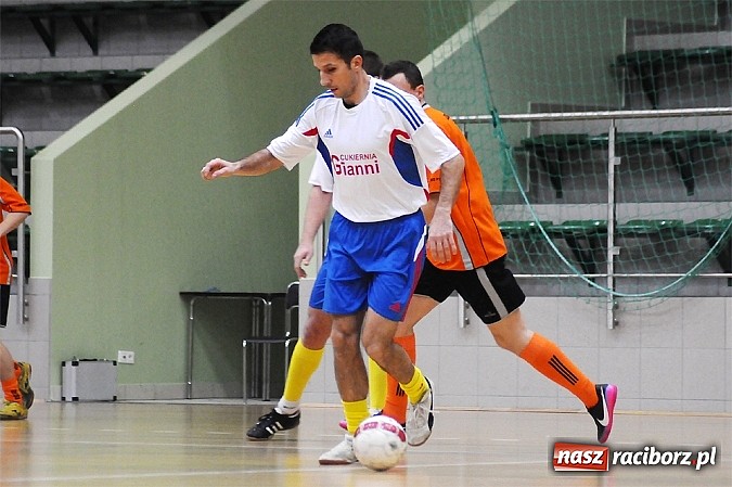 Zdjęcie w galerii na portalu naszraciborz.pl: Wygrane Żorskiej i Cukierni. Pierwsze punkty Czarnych Koszul wiadomości z regionu