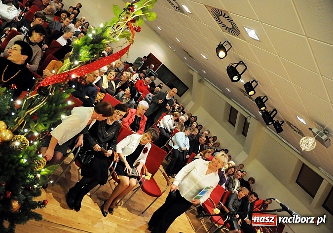 Zdjęcie w galerii na portalu naszraciborz.pl: Z wesołą nowiną - biesiada wigilijna na zamku wiadomości z regionu
