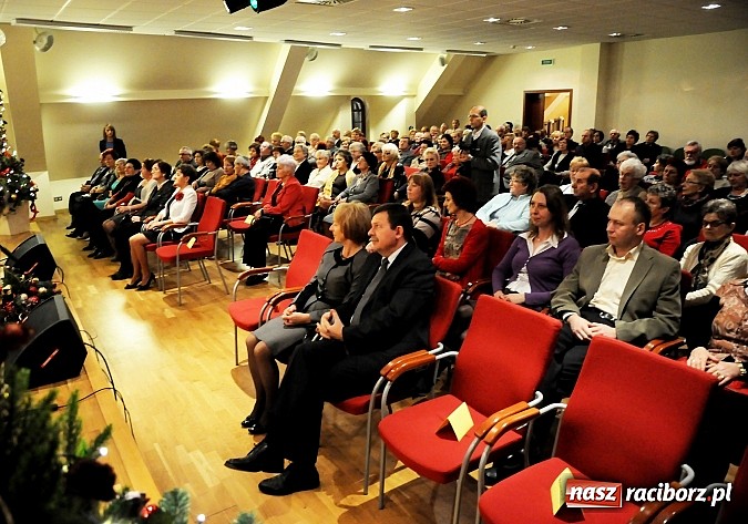 Zdjęcie w galerii na portalu naszraciborz.pl: Z wesołą nowiną - biesiada wigilijna na zamku wiadomości z regionu
