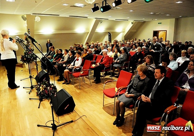 Zdjęcie w galerii na portalu naszraciborz.pl: Z wesołą nowiną - biesiada wigilijna na zamku wiadomości z regionu