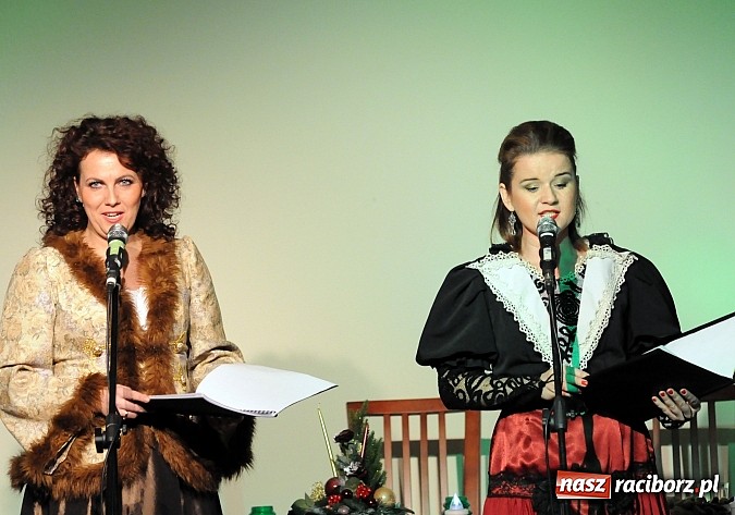 Zdjęcie w galerii na portalu naszraciborz.pl: Z wesołą nowiną - biesiada wigilijna na zamku wiadomości z regionu