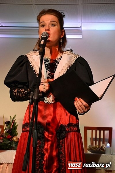 Zdjęcie w galerii na portalu naszraciborz.pl: Z wesołą nowiną - biesiada wigilijna na zamku wiadomości z regionu