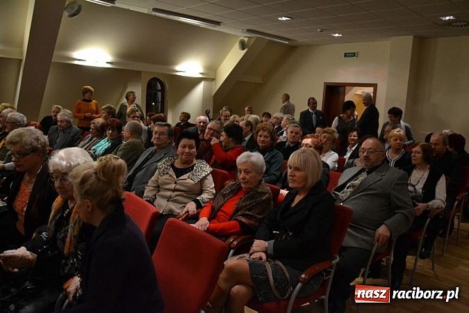 Zdjęcie w galerii na portalu naszraciborz.pl: Z wesołą nowiną - biesiada wigilijna na zamku wiadomości z regionu