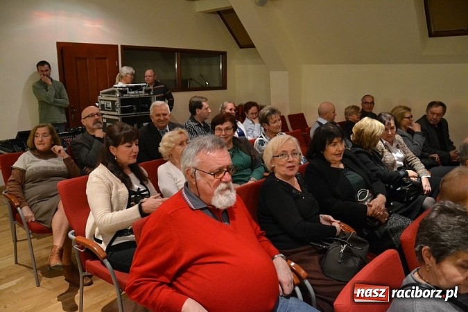 Zdjęcie w galerii na portalu naszraciborz.pl: Z wesołą nowiną - biesiada wigilijna na zamku wiadomości z regionu