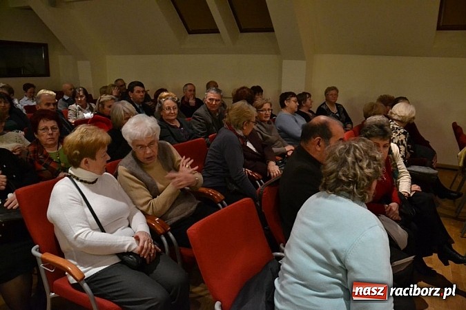 Zdjęcie w galerii na portalu naszraciborz.pl: Z wesołą nowiną - biesiada wigilijna na zamku wiadomości z regionu