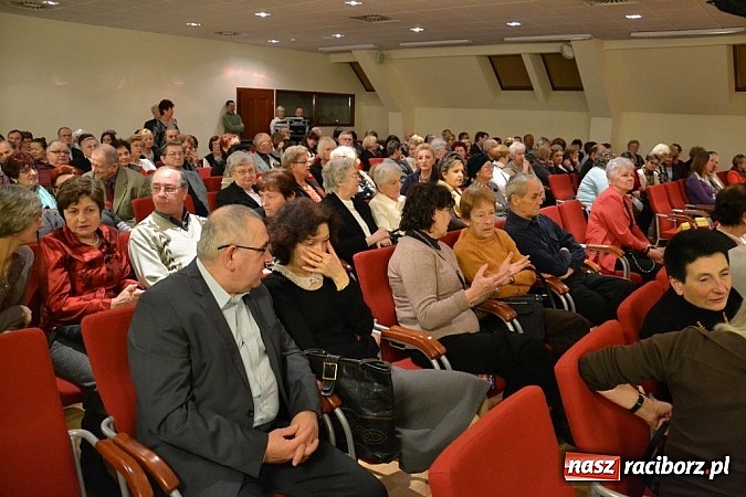 Zdjęcie w galerii na portalu naszraciborz.pl: Z wesołą nowiną - biesiada wigilijna na zamku wiadomości z regionu