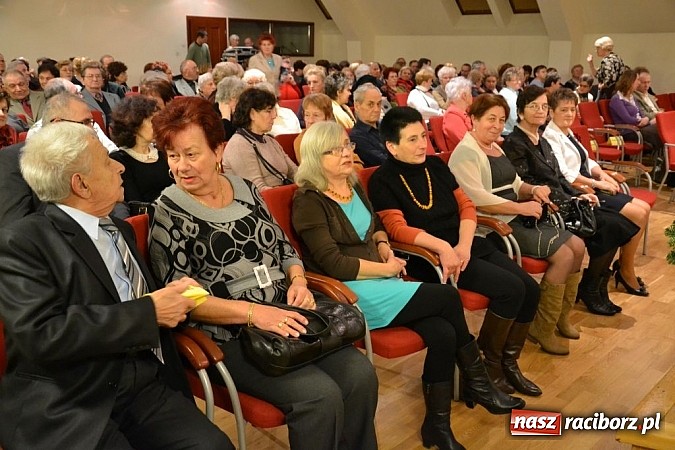 Zdjęcie w galerii na portalu naszraciborz.pl: Z wesołą nowiną - biesiada wigilijna na zamku wiadomości z regionu
