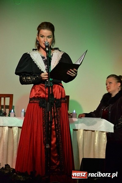 Zdjęcie w galerii na portalu naszraciborz.pl: Z wesołą nowiną - biesiada wigilijna na zamku wiadomości z regionu