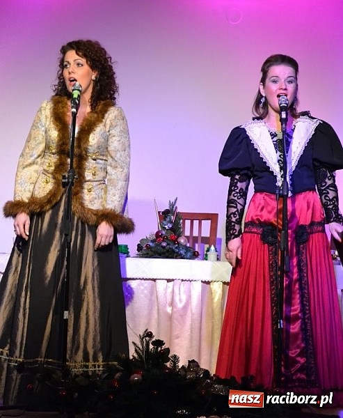 Zdjęcie w galerii na portalu naszraciborz.pl: Z wesołą nowiną - biesiada wigilijna na zamku wiadomości z regionu