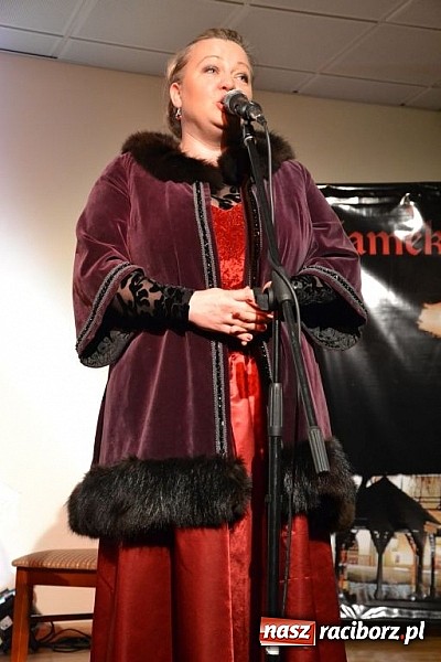 Zdjęcie w galerii na portalu naszraciborz.pl: Z wesołą nowiną - biesiada wigilijna na zamku wiadomości z regionu