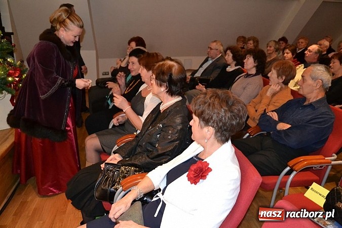 Zdjęcie w galerii na portalu naszraciborz.pl: Z wesołą nowiną - biesiada wigilijna na zamku wiadomości z regionu