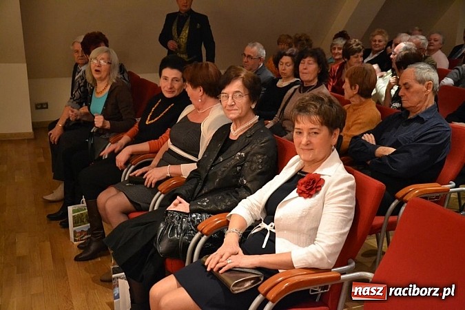 Zdjęcie w galerii na portalu naszraciborz.pl: Z wesołą nowiną - biesiada wigilijna na zamku wiadomości z regionu