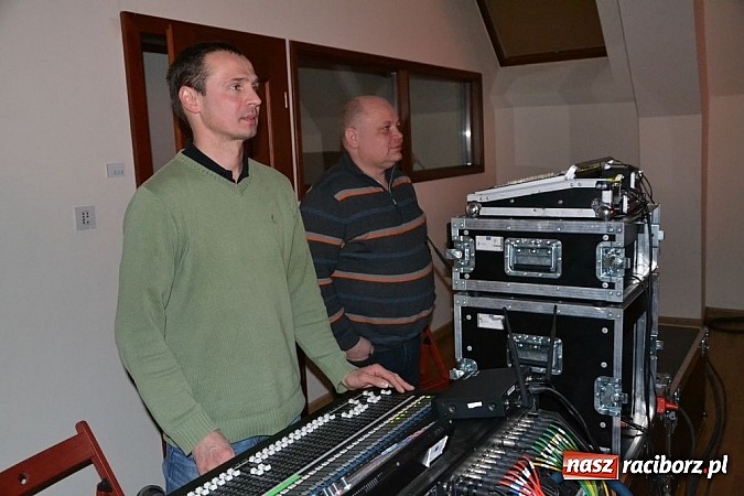 Zdjęcie w galerii na portalu naszraciborz.pl: Z wesołą nowiną - biesiada wigilijna na zamku wiadomości z regionu