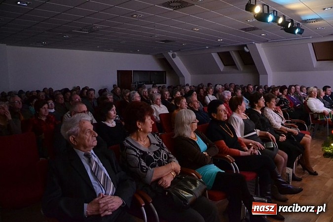 Zdjęcie w galerii na portalu naszraciborz.pl: Z wesołą nowiną - biesiada wigilijna na zamku wiadomości z regionu