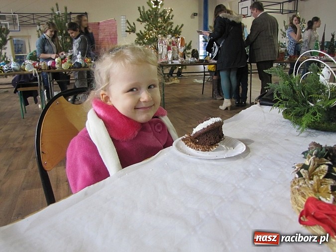 Zdjęcie w galerii na portalu naszraciborz.pl: Kiermasz w Rudach. Niech was prowadzą dobre anioły wiadomości z regionu
