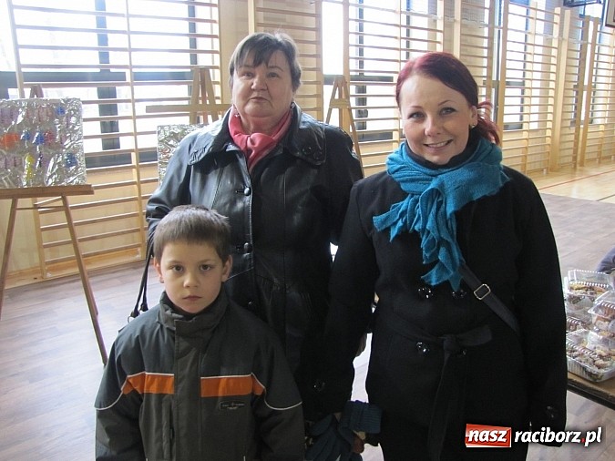 Zdjęcie w galerii na portalu naszraciborz.pl: Kiermasz w Rudach. Niech was prowadzą dobre anioły wiadomości z regionu