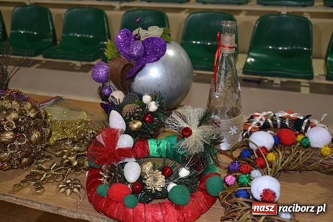 Zdjęcie w galerii na portalu naszraciborz.pl: Kiermasz w Rudach. Niech was prowadzą dobre anioły wiadomości z regionu