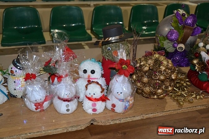 Zdjęcie w galerii na portalu naszraciborz.pl: Kiermasz w Rudach. Niech was prowadzą dobre anioły wiadomości z regionu