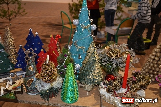 Zdjęcie w galerii na portalu naszraciborz.pl: Kiermasz w Rudach. Niech was prowadzą dobre anioły wiadomości z regionu