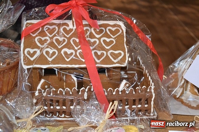 Zdjęcie w galerii na portalu naszraciborz.pl: Kiermasz w Rudach. Niech was prowadzą dobre anioły wiadomości z regionu