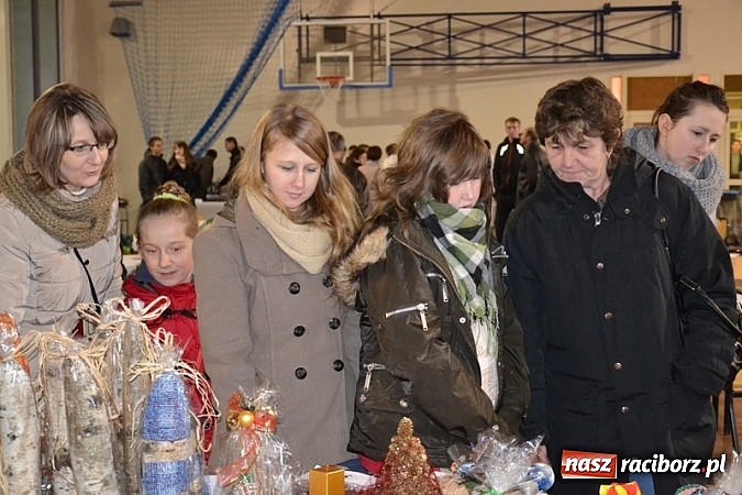 Zdjęcie w galerii na portalu naszraciborz.pl: Kiermasz w Rudach. Niech was prowadzą dobre anioły wiadomości z regionu