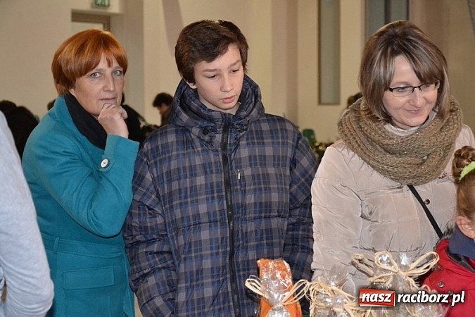 Zdjęcie w galerii na portalu naszraciborz.pl: Kiermasz w Rudach. Niech was prowadzą dobre anioły wiadomości z regionu