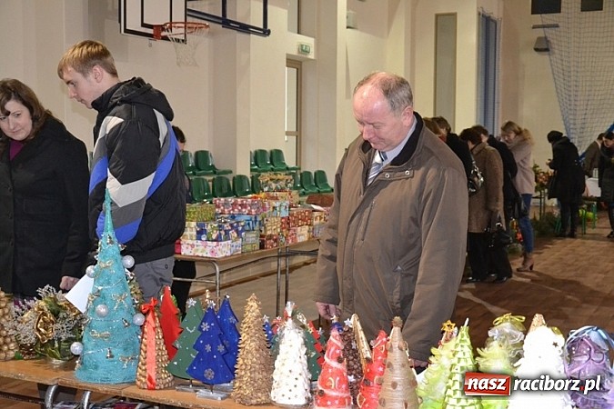 Zdjęcie w galerii na portalu naszraciborz.pl: Kiermasz w Rudach. Niech was prowadzą dobre anioły wiadomości z regionu