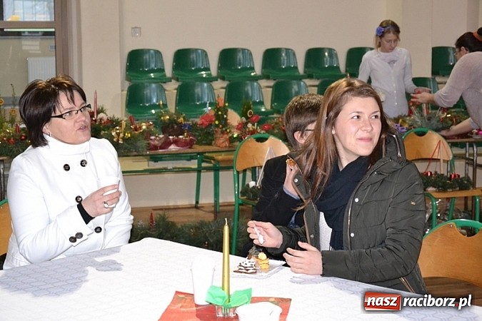 Zdjęcie w galerii na portalu naszraciborz.pl: Kiermasz w Rudach. Niech was prowadzą dobre anioły wiadomości z regionu