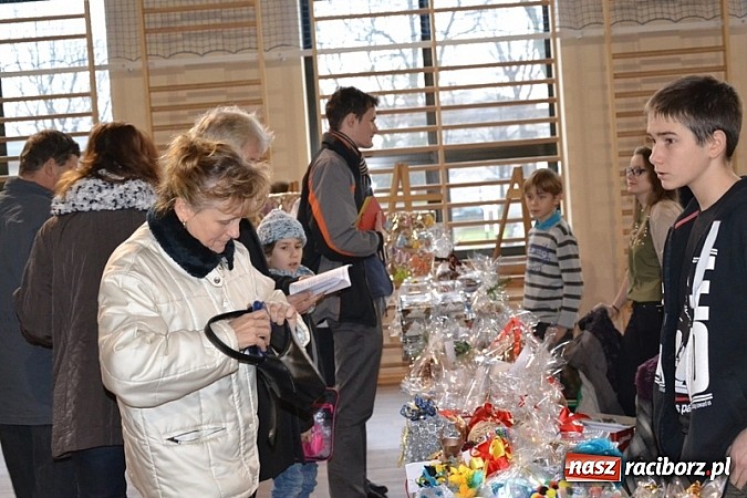 Zdjęcie w galerii na portalu naszraciborz.pl: Kiermasz w Rudach. Niech was prowadzą dobre anioły wiadomości z regionu