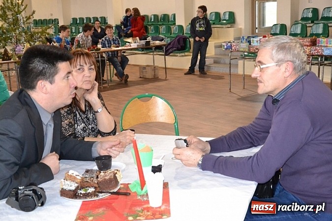 Zdjęcie w galerii na portalu naszraciborz.pl: Kiermasz w Rudach. Niech was prowadzą dobre anioły wiadomości z regionu