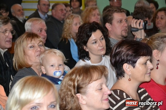 Zdjęcie w galerii na portalu naszraciborz.pl: Kiermasz w Rudach. Niech was prowadzą dobre anioły wiadomości z regionu