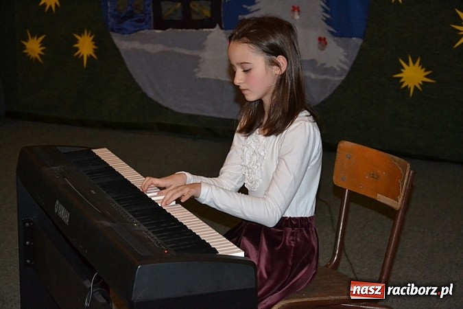 Zdjęcie w galerii na portalu naszraciborz.pl: Kiermasz w Rudach. Niech was prowadzą dobre anioły wiadomości z regionu