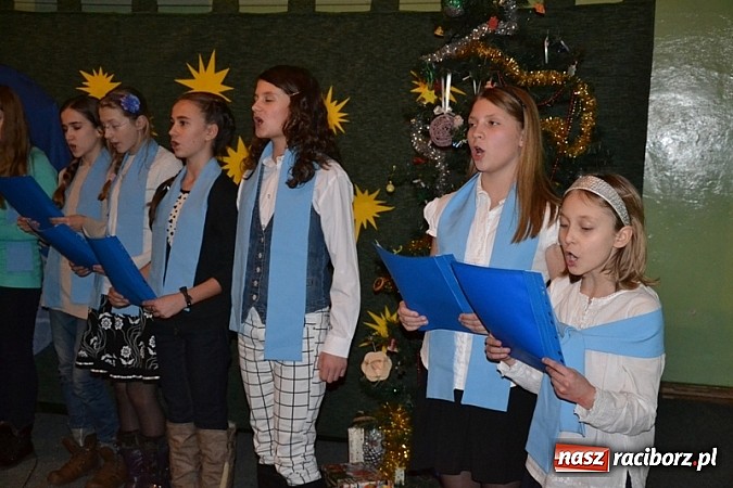 Zdjęcie w galerii na portalu naszraciborz.pl: Kiermasz w Rudach. Niech was prowadzą dobre anioły wiadomości z regionu