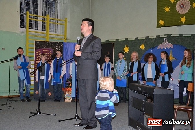 Zdjęcie w galerii na portalu naszraciborz.pl: Kiermasz w Rudach. Niech was prowadzą dobre anioły wiadomości z regionu