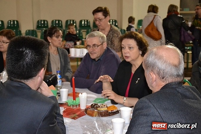 Zdjęcie w galerii na portalu naszraciborz.pl: Kiermasz w Rudach. Niech was prowadzą dobre anioły wiadomości z regionu