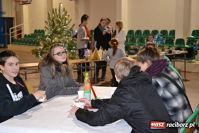 Zdjęcie w galerii na portalu naszraciborz.pl: Kiermasz w Rudach. Niech was prowadzą dobre anioły wiadomości z regionu