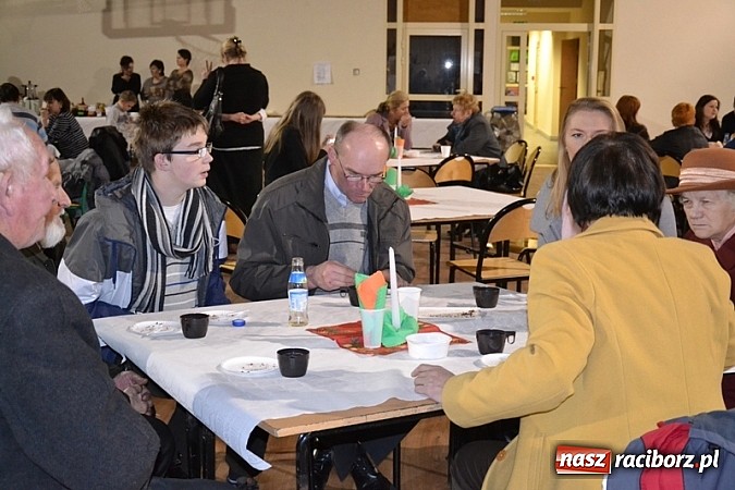 Zdjęcie w galerii na portalu naszraciborz.pl: Kiermasz w Rudach. Niech was prowadzą dobre anioły wiadomości z regionu