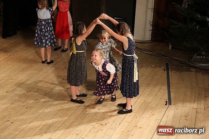 Zdjęcie w galerii na portalu naszraciborz.pl: Arabeska, Aksebara i Łężczok w RCK-u wiadomości z regionu