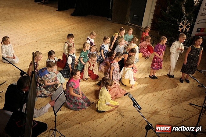 Zdjęcie w galerii na portalu naszraciborz.pl: Arabeska, Aksebara i Łężczok w RCK-u wiadomości z regionu