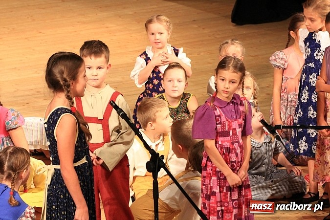 Zdjęcie w galerii na portalu naszraciborz.pl: Arabeska, Aksebara i Łężczok w RCK-u wiadomości z regionu