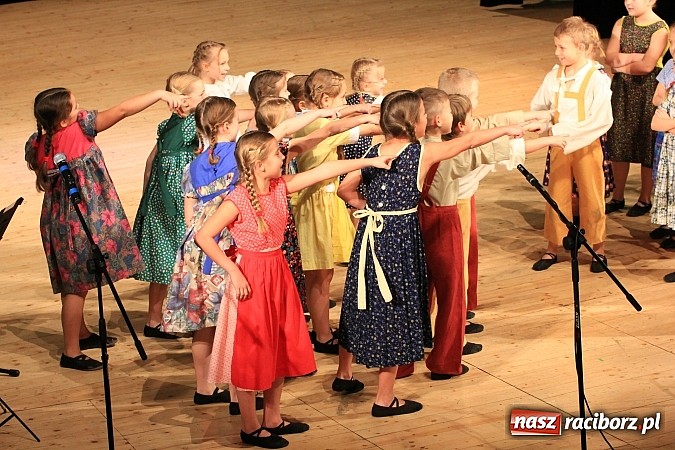 Zdjęcie w galerii na portalu naszraciborz.pl: Arabeska, Aksebara i Łężczok w RCK-u wiadomości z regionu