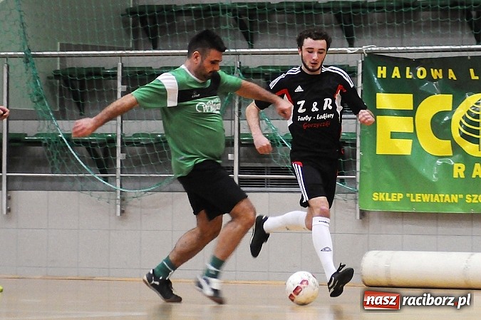 Zdjęcie w galerii na portalu naszraciborz.pl: Halowa Liga Piłki Nożnej: Zwycięstwa faworytów wiadomości z regionu