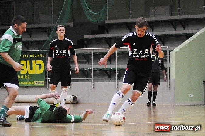 Zdjęcie w galerii na portalu naszraciborz.pl: Halowa Liga Piłki Nożnej: Zwycięstwa faworytów wiadomości z regionu