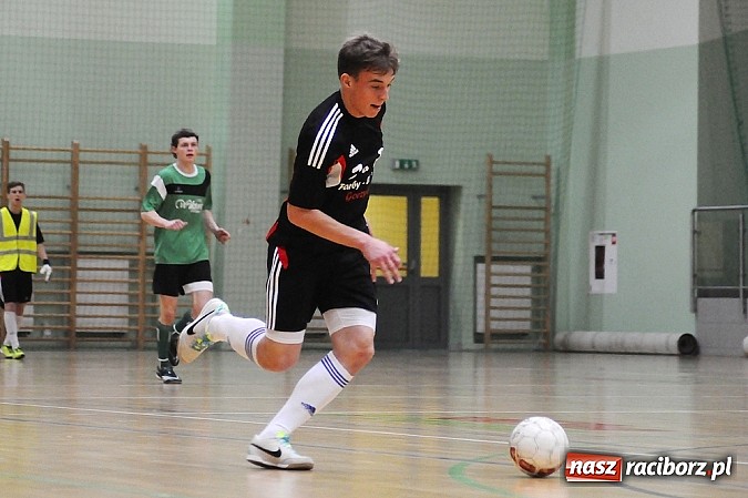 Zdjęcie w galerii na portalu naszraciborz.pl: Halowa Liga Piłki Nożnej: Zwycięstwa faworytów wiadomości z regionu